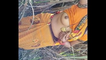 Indian desi village bhabhi outdoor pissing porn